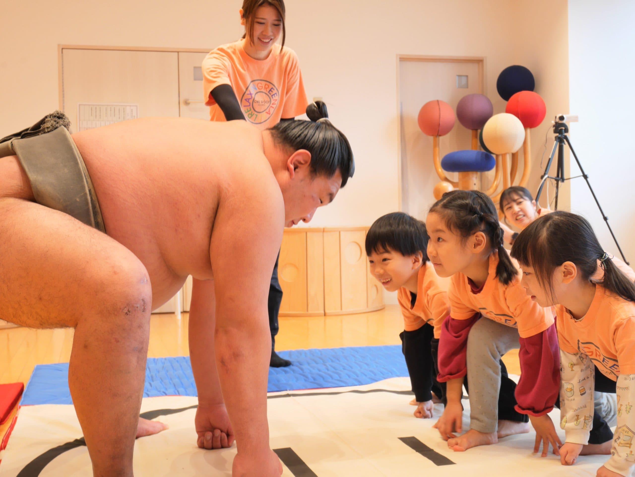 園での相撲大会に、本物のお相撲さんが登場！｜神田淡路町保育園大きなおうち